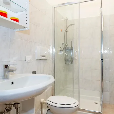 Altido Bright Studio For One In Isola Apartament
