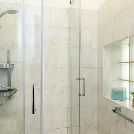 Altido Bright Studio For One In Isola Apartament